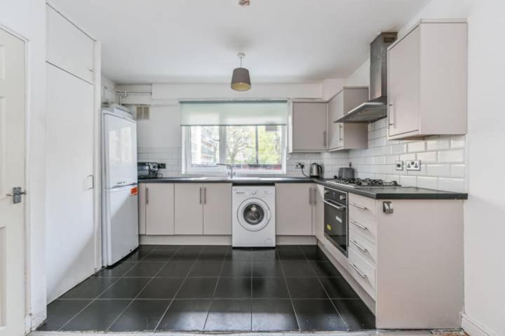 3 Bedrooms Flat Crystal Palace Apartment London